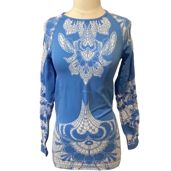 Athleta Blue White Tattoo Twist Seamless Top Medium M - Picture 2 of 10